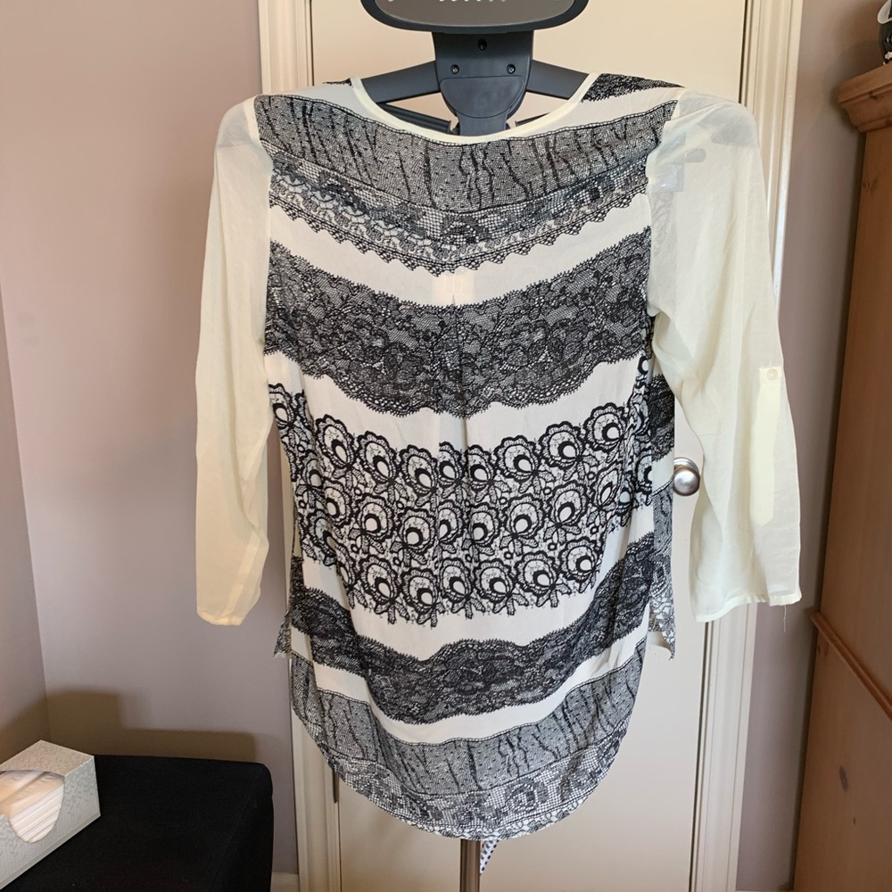 Francesca’s Collection blouse - Picture 2 of 3